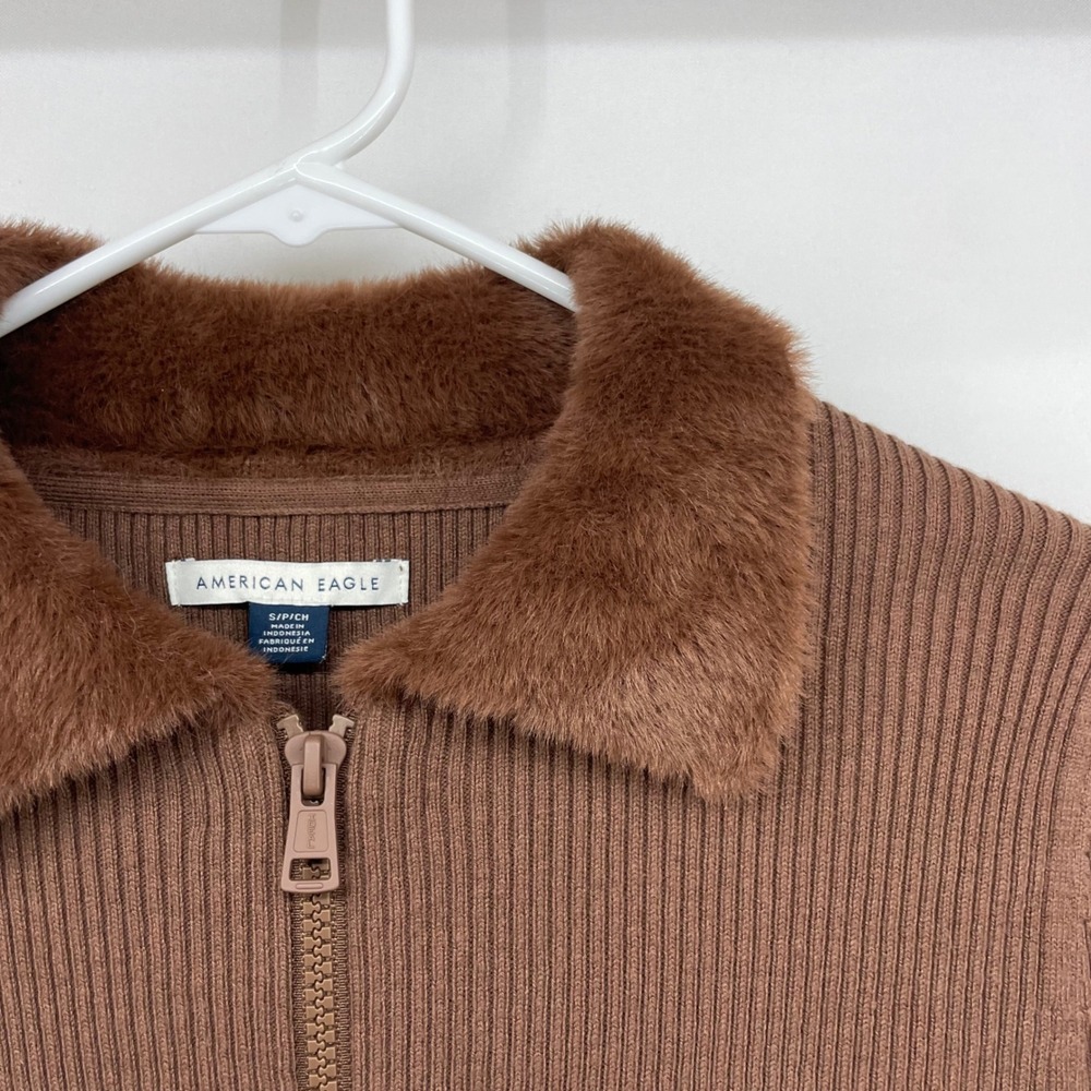 American Eagle Women Size S Zip Up Cardigan Brown Faux Fur Collar Ribbed Sweater - Picture 3 of 8